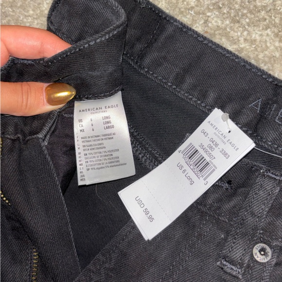 American Eagle High Rise Relaxed Mom Jean - Picture 3 of 6